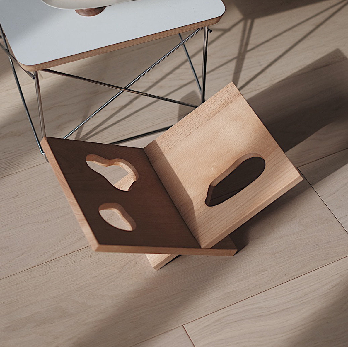 Sculpture Wooden Magazine Rack