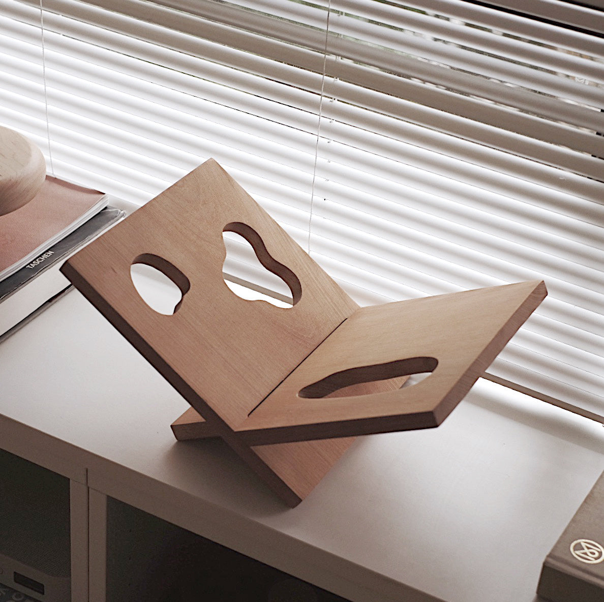 Sculpture Wooden Magazine Rack