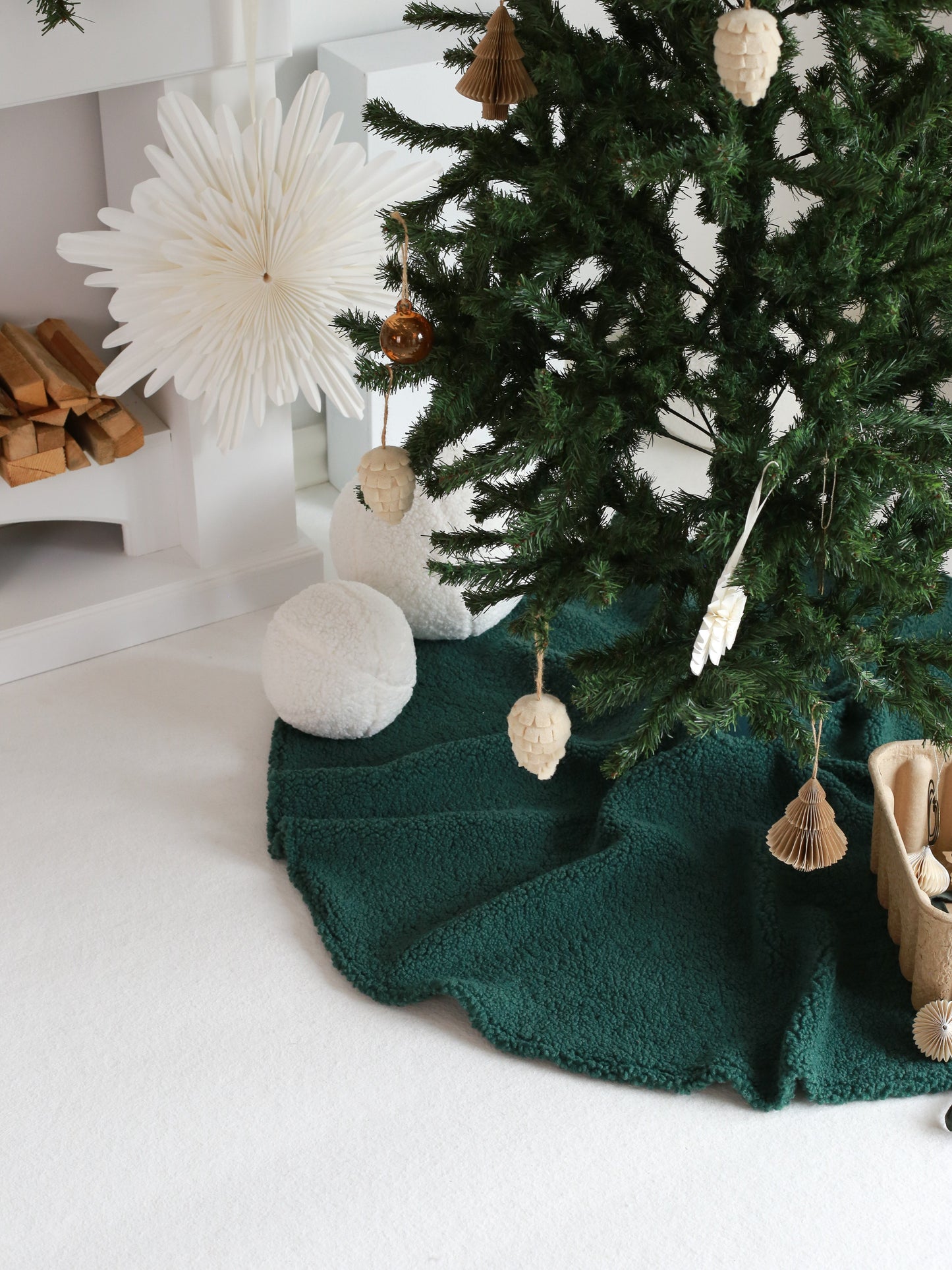 Boucle Faux Fur Christmas Tree Skirt - White