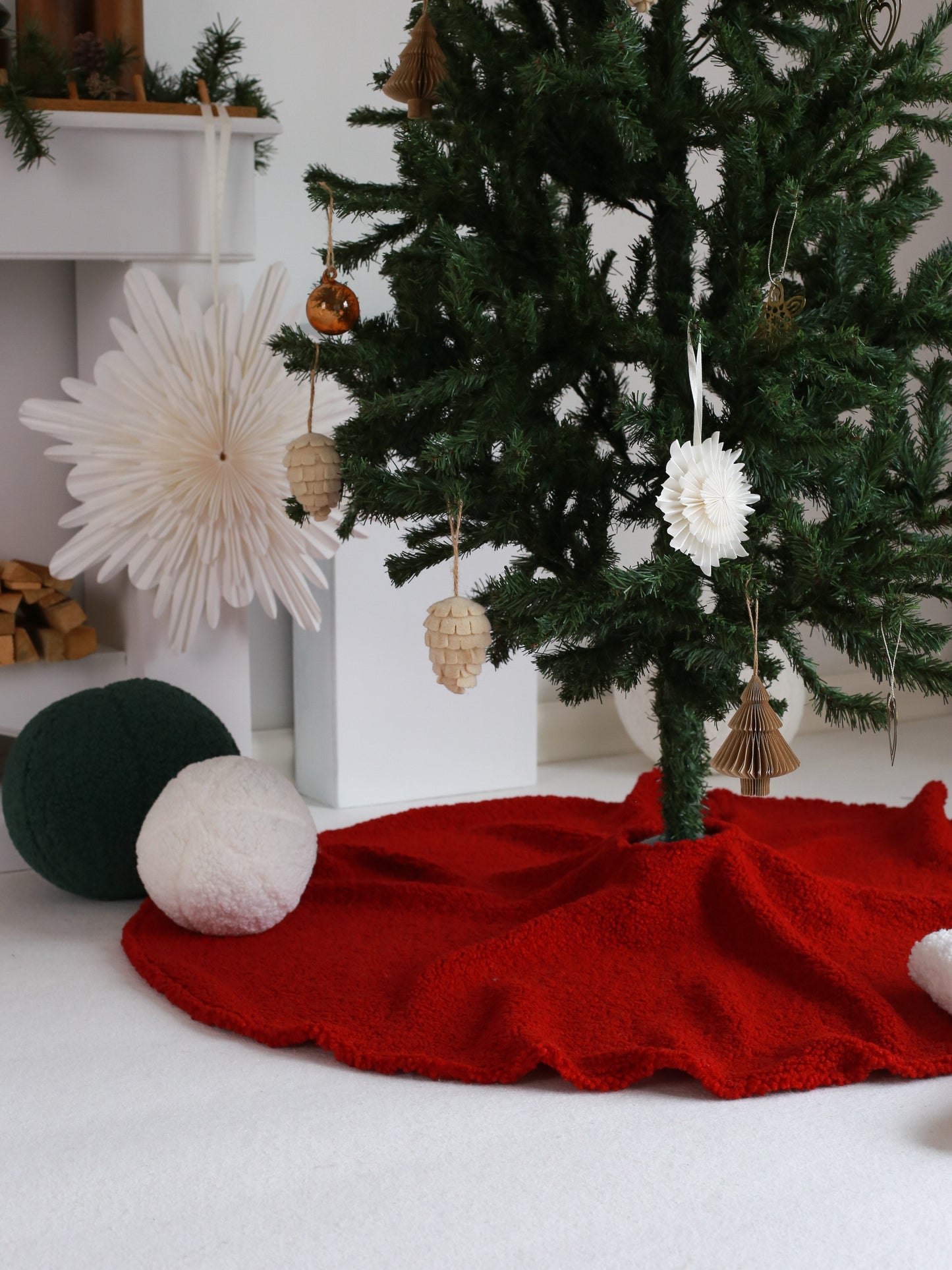 Boucle Faux Fur Christmas Tree Skirt - White