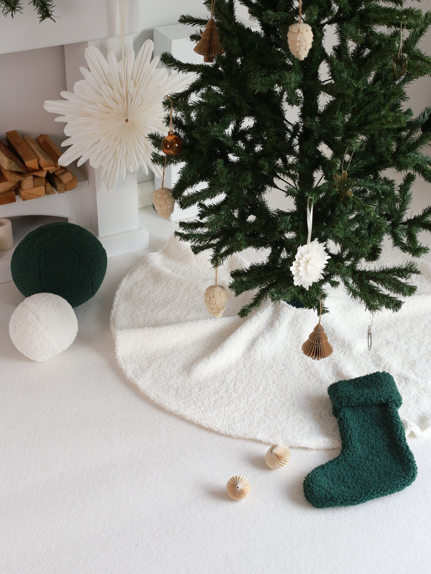 Boucle Faux Fur Christmas Tree Skirt - Green