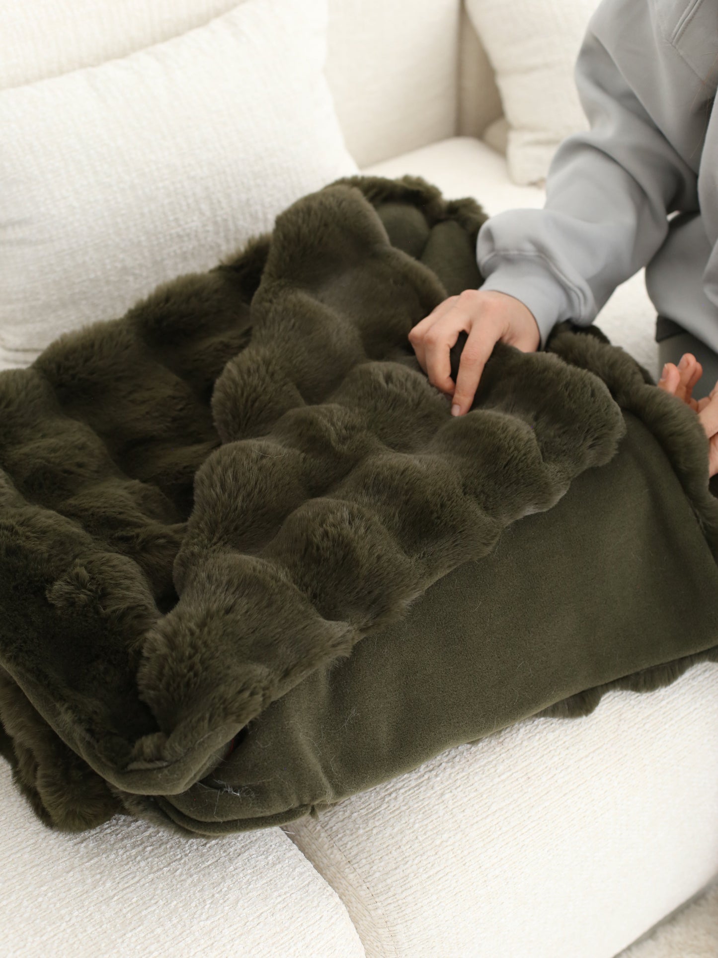 Faux Fur Throw Cloud Blanket - Green