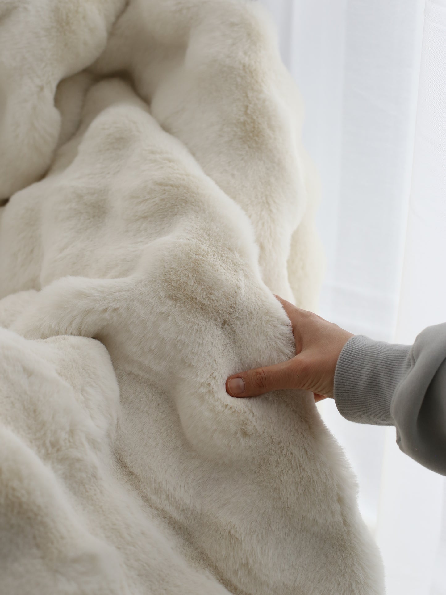 Faux Fur Throw Cloud Blanket - Cream